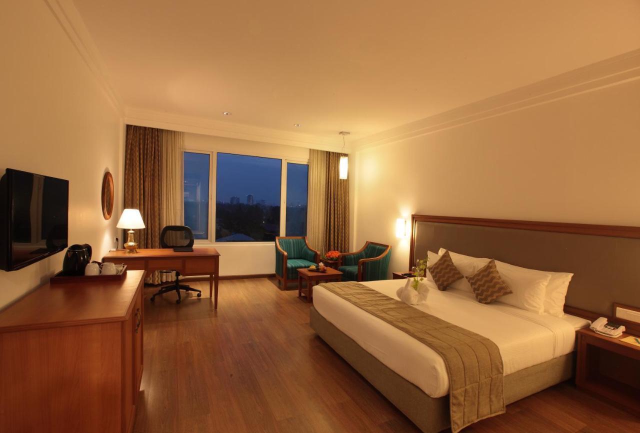 Monsoon Empress Kochi Hotel Exterior photo