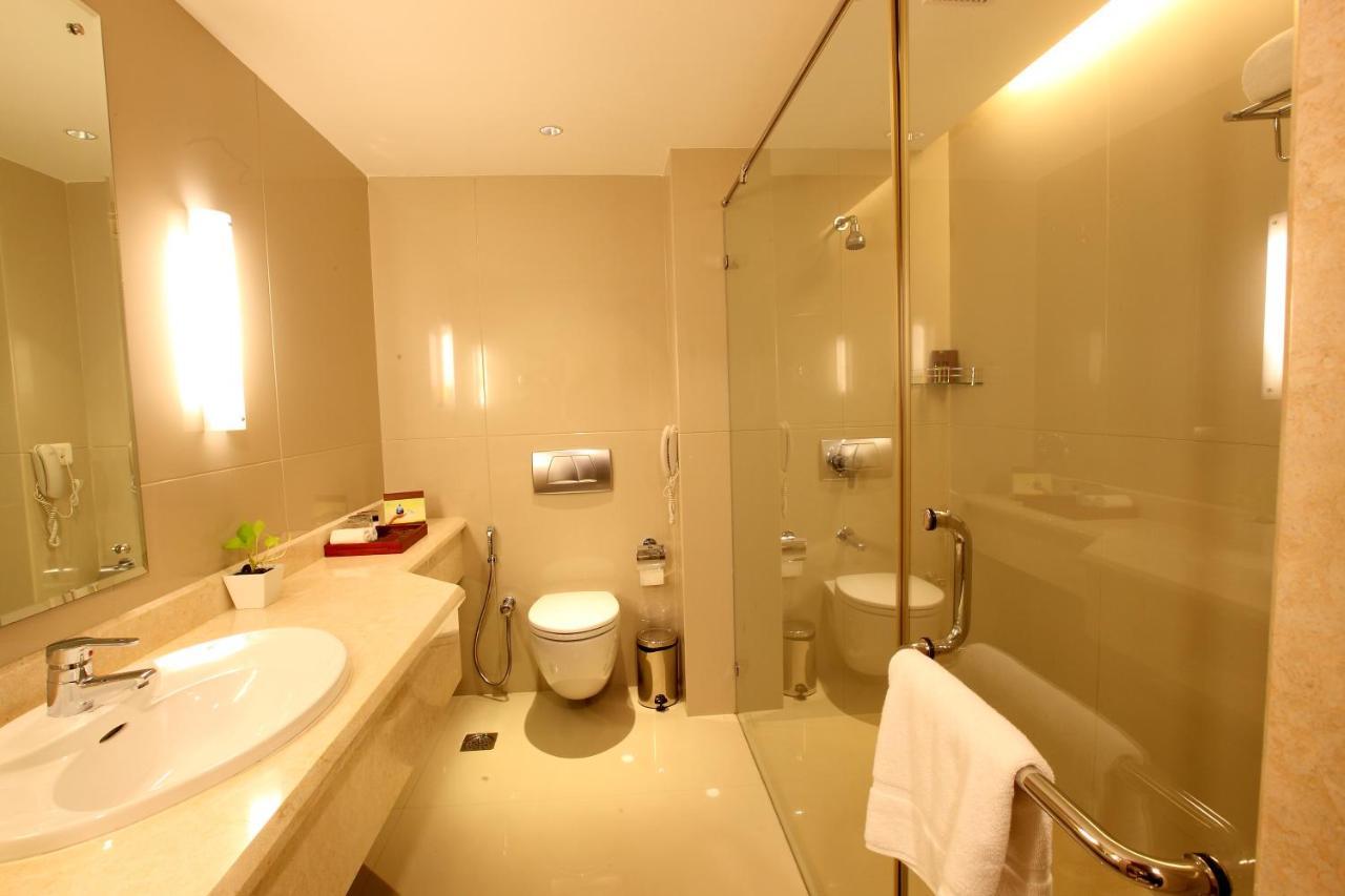 Monsoon Empress Kochi Hotel Exterior photo