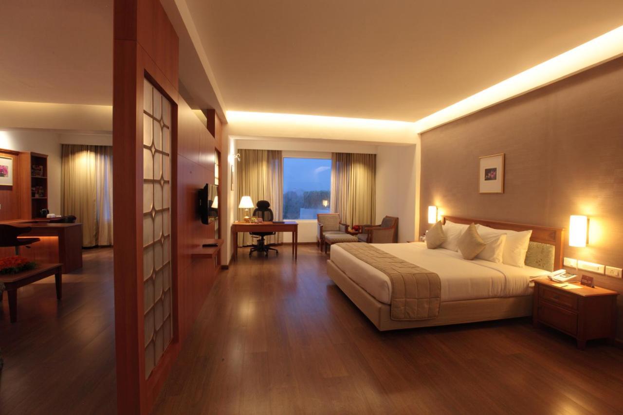 Monsoon Empress Kochi Hotel Exterior photo