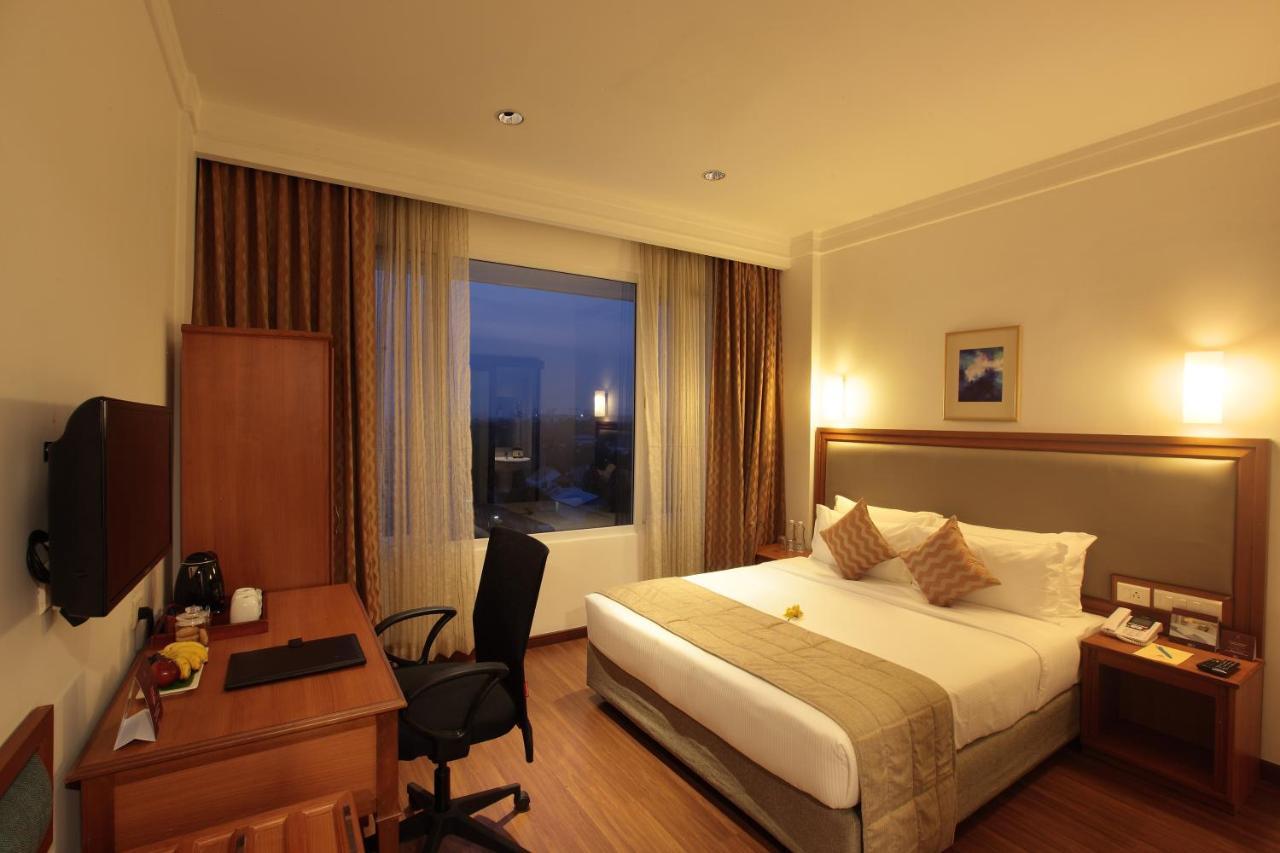 Monsoon Empress Kochi Hotel Exterior photo