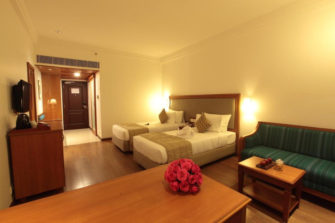 Monsoon Empress Kochi Hotel Exterior photo