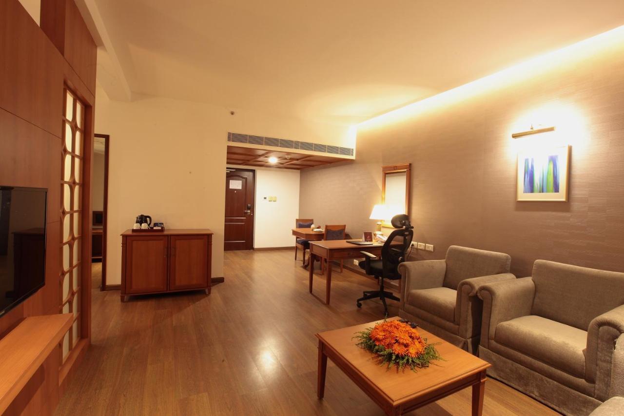 Monsoon Empress Kochi Hotel Exterior photo