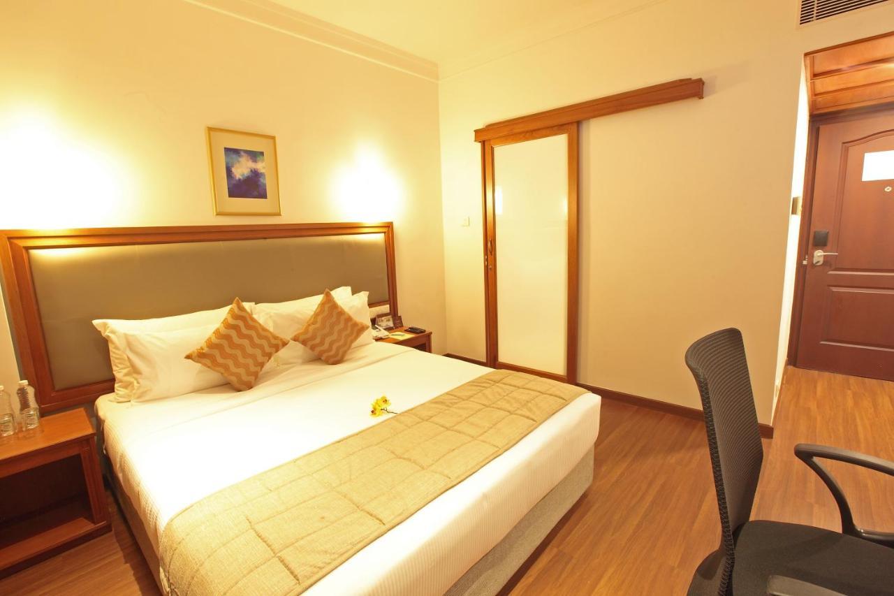 Monsoon Empress Kochi Hotel Exterior photo