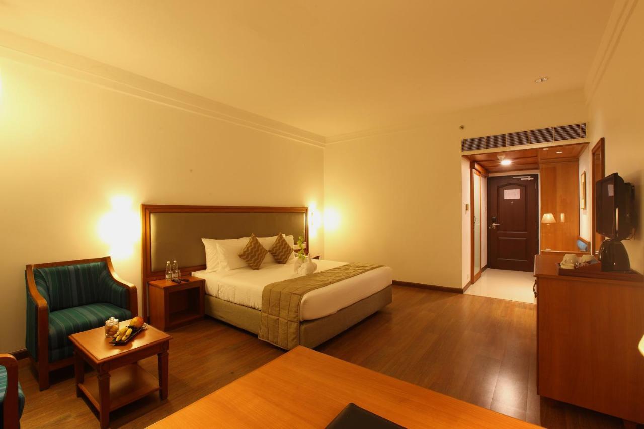 Monsoon Empress Kochi Hotel Exterior photo