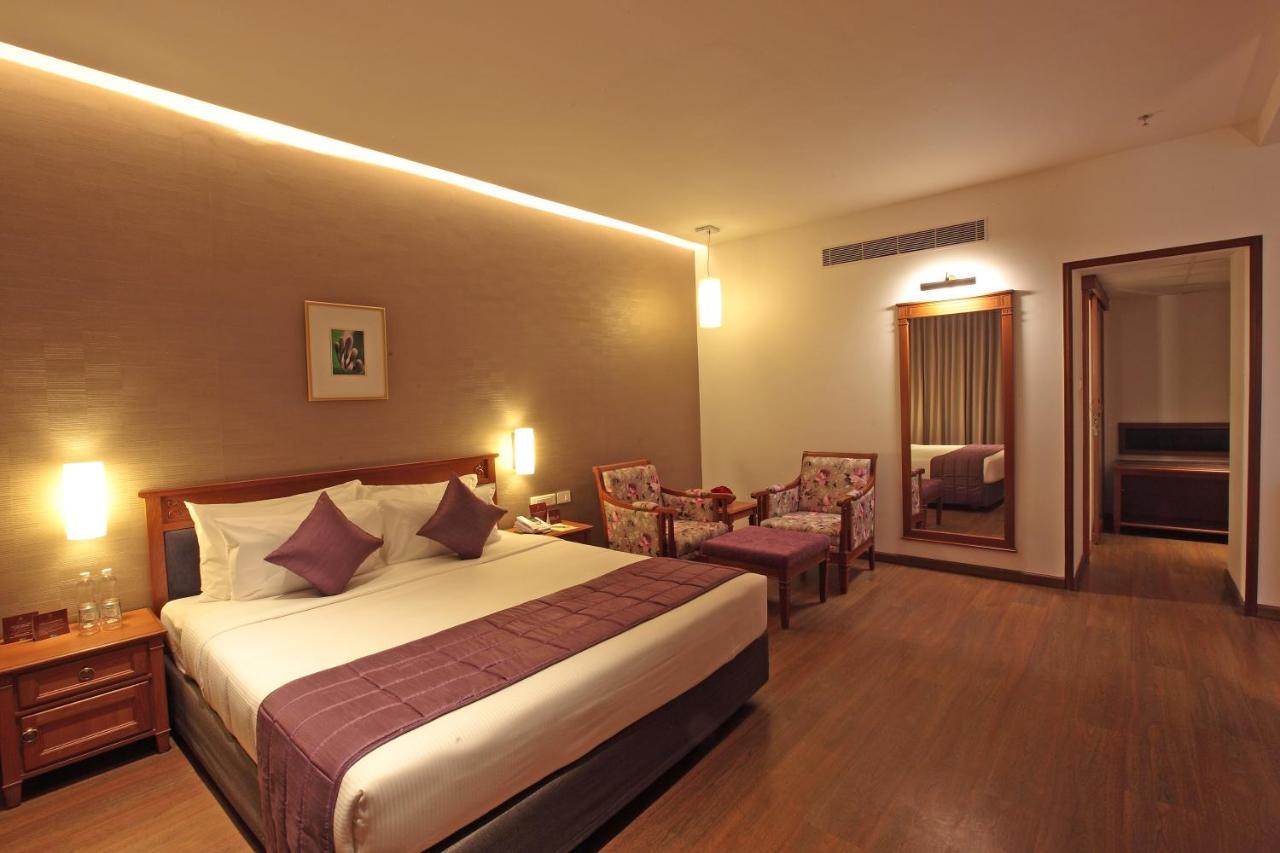 Monsoon Empress Kochi Hotel Exterior photo