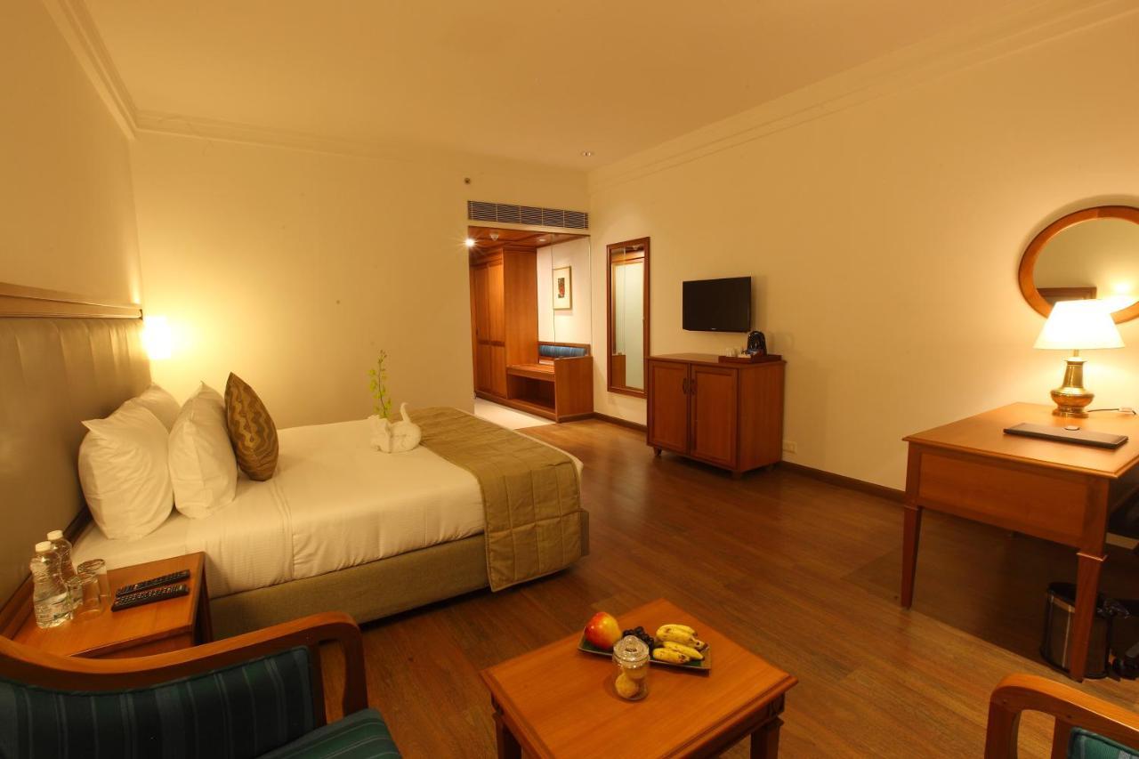 Monsoon Empress Kochi Hotel Exterior photo