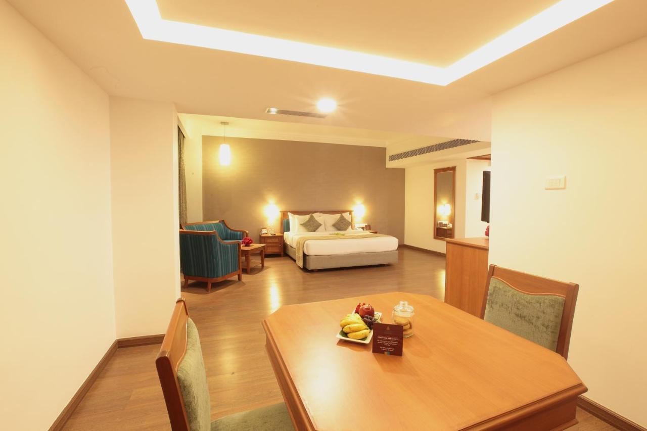 Monsoon Empress Kochi Hotel Exterior photo