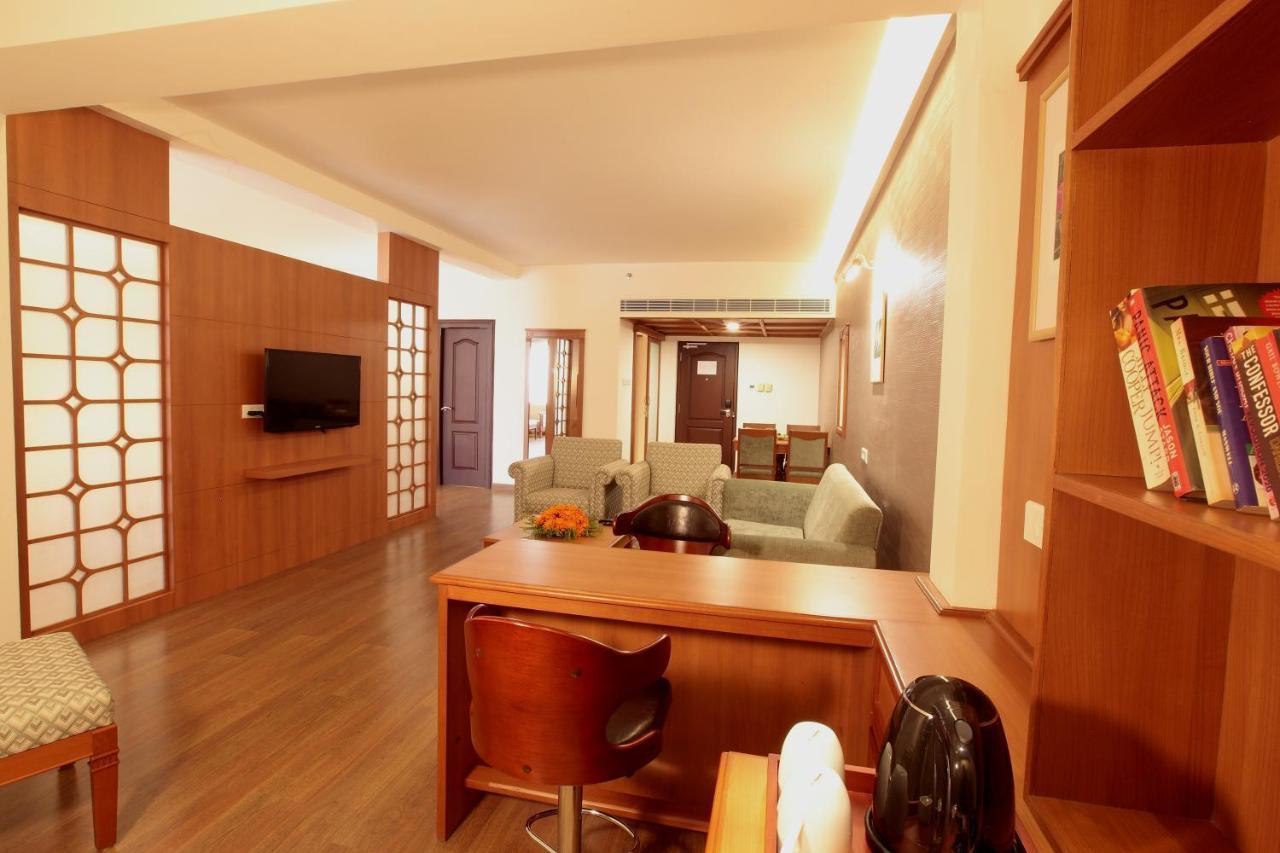 Monsoon Empress Kochi Hotel Exterior photo