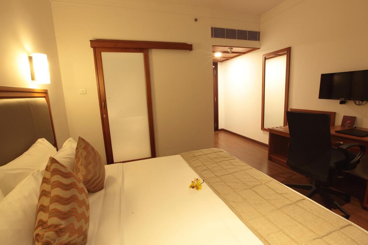 Monsoon Empress Kochi Hotel Exterior photo