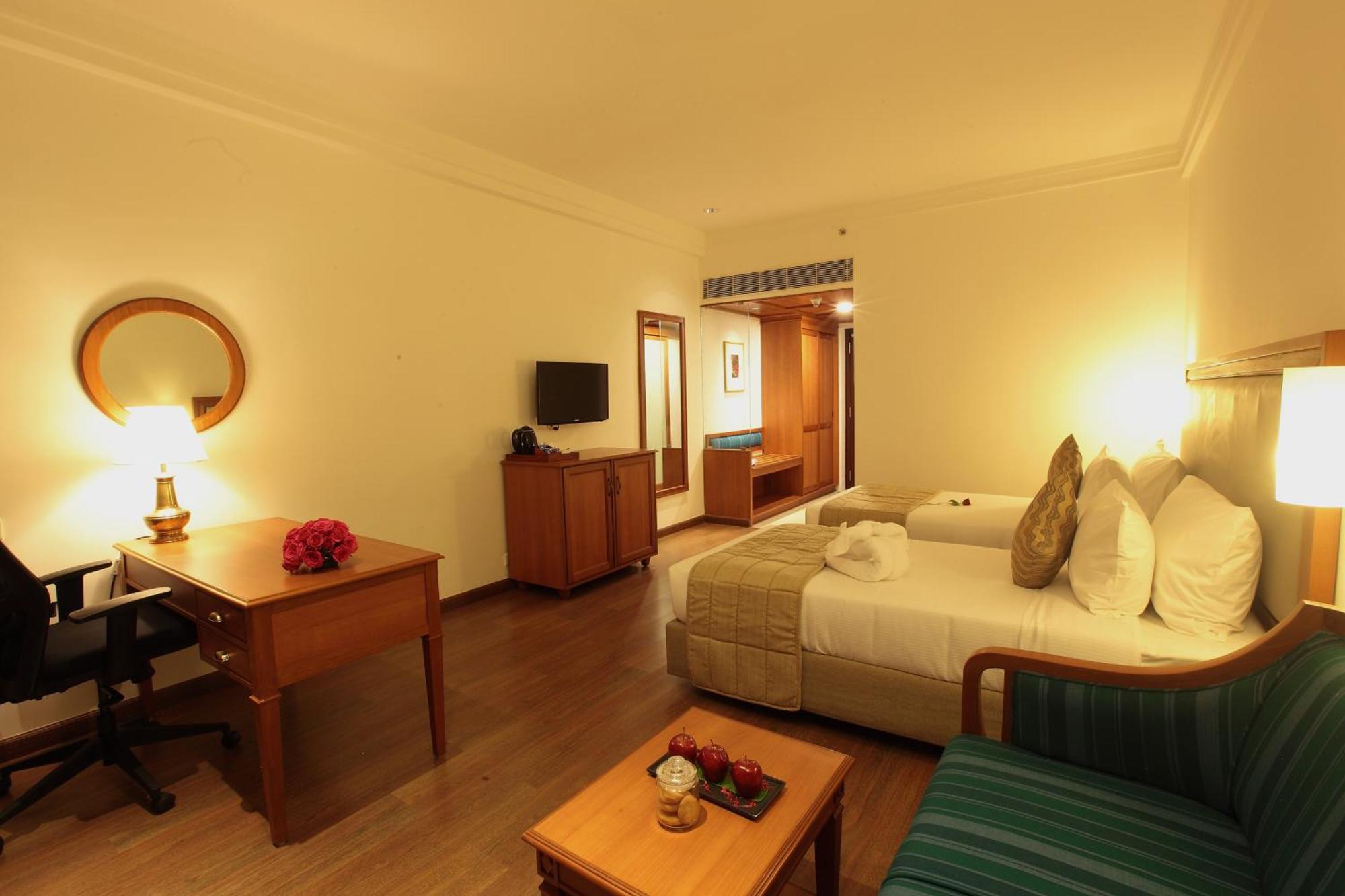 Monsoon Empress Kochi Hotel Exterior photo